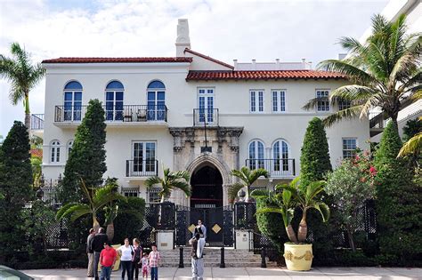 versace famiglia|who inherited gianni versace estate.